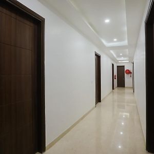 Super Townhouse Akshay Hotel